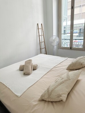 2 bedrooms, iron/ironing board, free WiFi, bed sheets