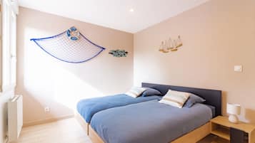 2 bedrooms, iron/ironing board, free WiFi, bed sheets