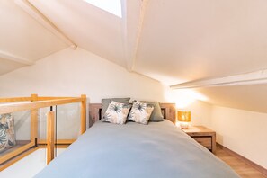 2 bedrooms, iron/ironing board, free WiFi, bed sheets - Le Gîte de la Route 999 - Belle maison de campagne (Montlaur)