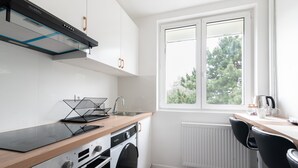 Kaffetrakter/tekoker, kjøleskap, mikrobølgeovn og ovn