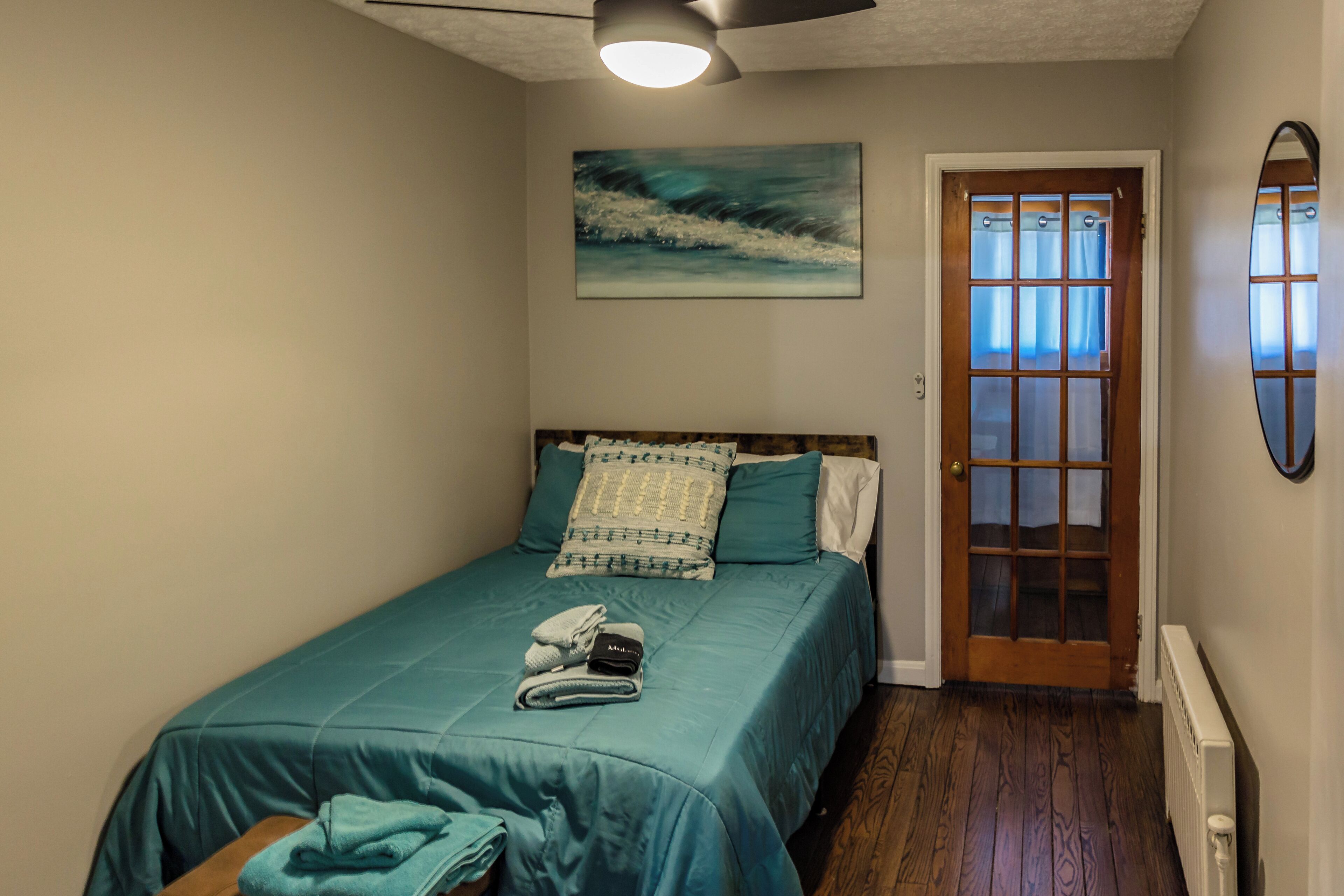 Charming 2-bedroom Suite with balcony overlooking the Lake in Fairport Harbor