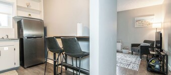 Charming 2-bedroom Suite with balcony overlooking the Lake in Fairport Harbor