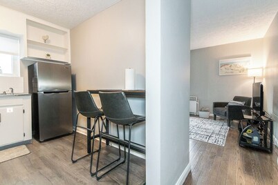 Charming 2-bedroom Suite with balcony overlooking the Lake in Fairport Harbor