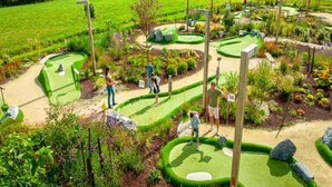A miniature golf course with multiple holes, surrounded by landscaped gardens and a large open field. - Charming Retreat With Pool (Antoing)