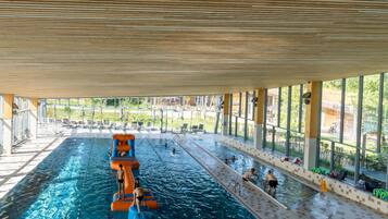 House | Kolam renang | Kolam renang tertutup, kolam renang terbuka