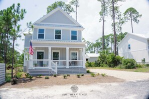 Exterior - NEW LISTING!! Charming 3-bedroom house with Pool / Beach Access in St. Teresa (Saint Teresa)