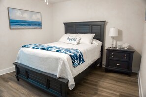 3 bedrooms, iron/ironing board, travel crib, free WiFi - NEW LISTING!! Charming 3-bedroom house with Pool / Beach Access in St. Teresa (Saint Teresa)