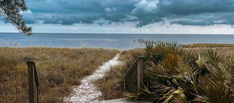 NEW LISTING!! Charming 3-bedroom house with Pool / Beach Access in St. Teresa