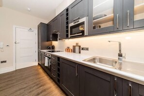 Frigorifero, microonde, forno, lavastoviglie