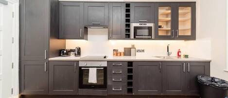 Réfrigérateur, micro-ondes, four, lave-vaisselle