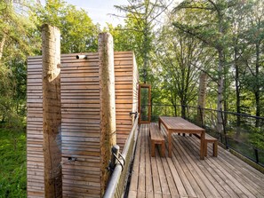 A wooden deck with a bench and a table, surrounded by trees. - Haven With Sauna & Pool (Antoing)
