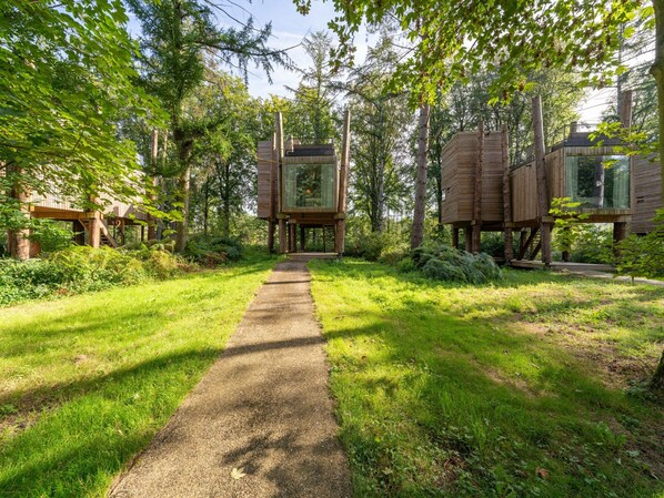 House | Exterior - Spacious Retreat With Rooftop (Antoing)
