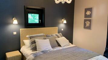 Nhà | 3 phòng ngủ, trang bị nội thất với thiết kế riêng biệt, bộ trải giường