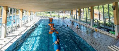 Huis | Zwembad | Een binnenzwembad en een buitenzwembad