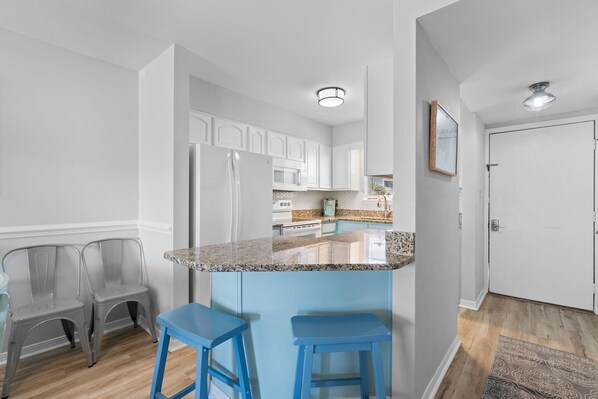 Condo, 1 Queen Bed with Sofa bed (The Landing 213) | Private kitchen