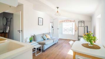 Junior appartement, uitzicht op de stad | Woonruimte | Televisie