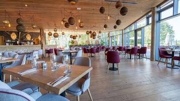 Cottage | Dining