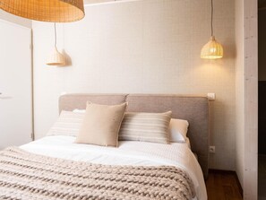 Bungalow | 3 sovrum, unika möbler och sÀngklÀder