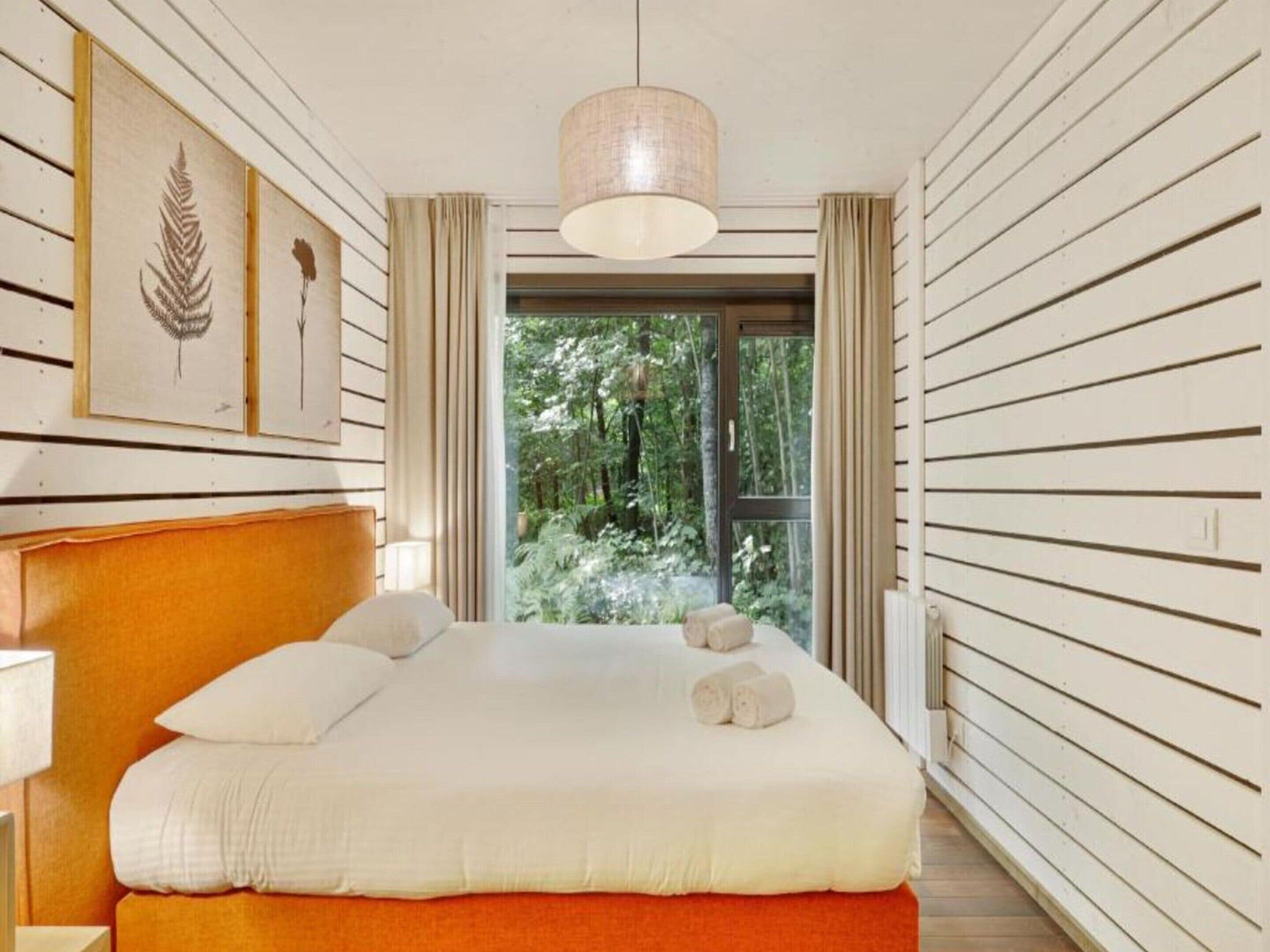 Cottage | 1 bedroom, individually furnished, bed sheets