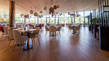 Cottage | Dining