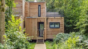 A wooden cabin with a front door, a window, and a small balcony. - Woodland Retreat, Antoing (Antoing)