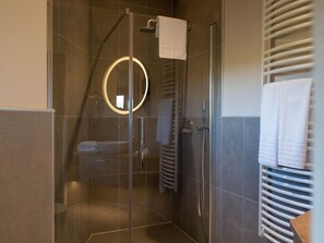 Bungalow | Bathroom - Charming Bungalow by Belvilla (Antoing)