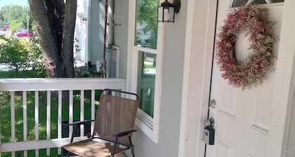 Charming 3-bedroom House with AC and WiFi in lovely Jacksonville