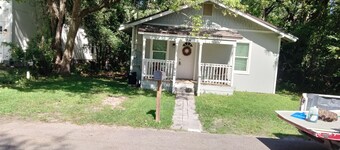 Charming 3-bedroom House with AC and WiFi in lovely Jacksonville