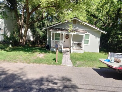 Charming 3-bedroom House with AC and WiFi in lovely Jacksonville