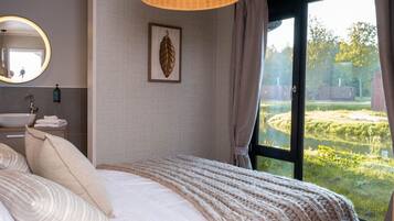 Cottage | 2 bedrooms, individually furnished, bed sheets