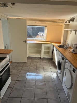 Private kitchen - Room in Guest Room - North Beach Inn 191 Køge (Koge)