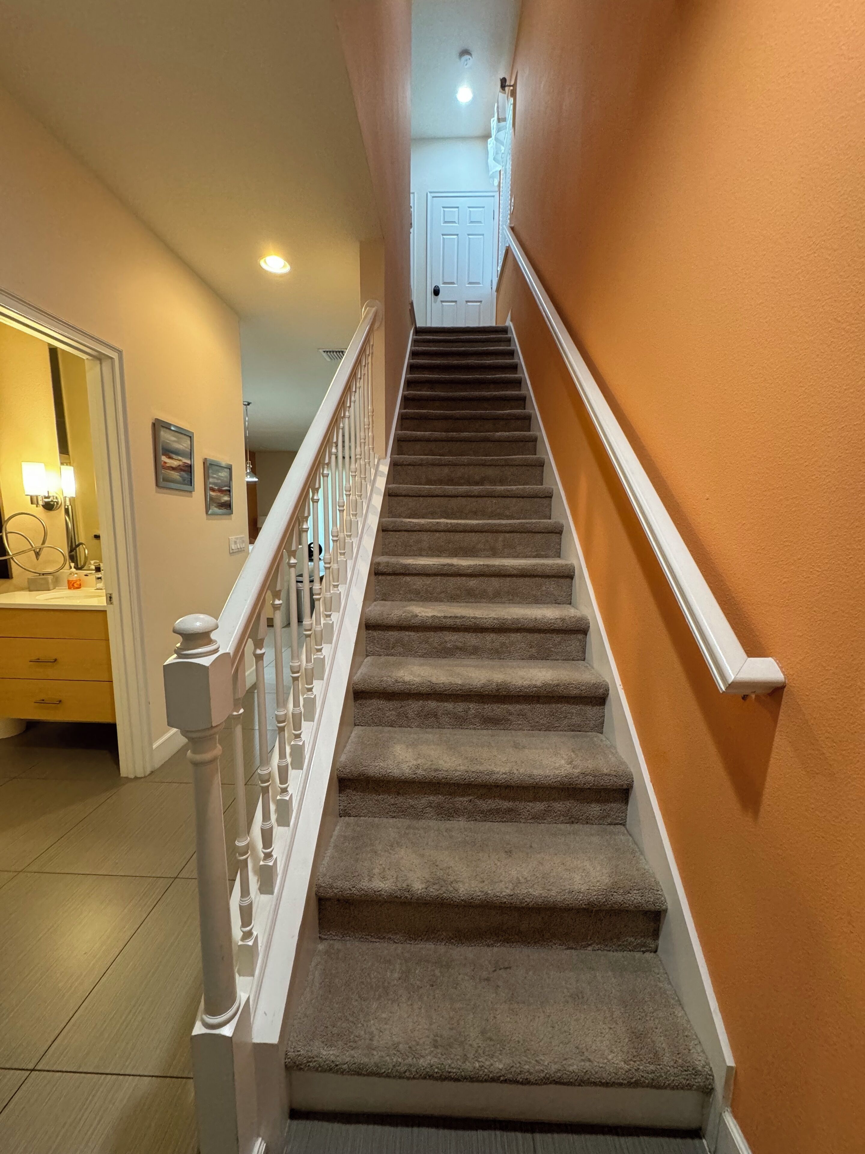 Stunning 3-Bedroom Townhome Near Disney – with Private Pool!