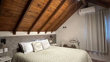 Cabana família, lareira, vista para o jardim | 2 quartos, roupas de cama premium, individualmente decorados