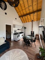 Cabana romântica, lareira, vista para o jardim | Cozinha privada
