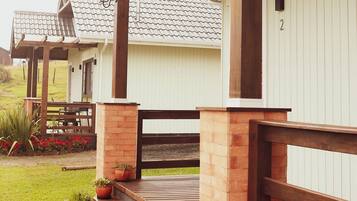 Presidential Cabin, Fireplace, Garden View | Lanai