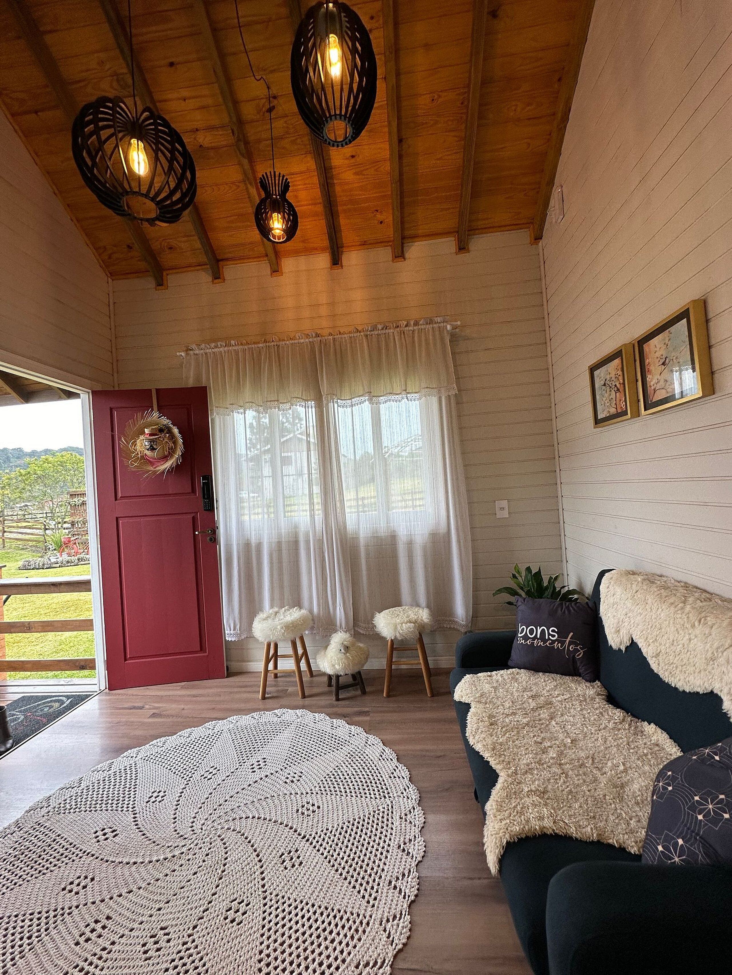 浪漫小屋, 壁爐, 花園景觀 | 起居區 | 42-吋智慧型電視、數位頻道、Netflix、串流服務