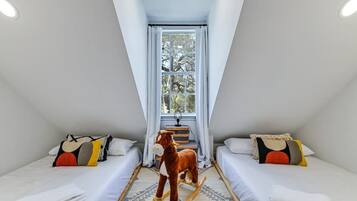 6 bedrooms, iron/ironing board, free WiFi, bed sheets