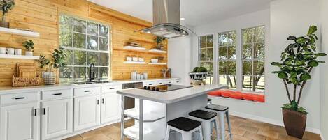 Refrigerador, microondas, horno, placa de cocina