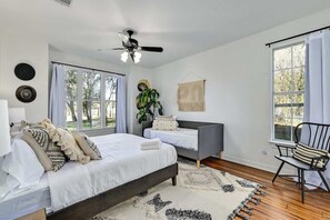 6 bedrooms, iron/ironing board, free WiFi, bed sheets