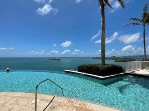 2 piscinas al aire libre