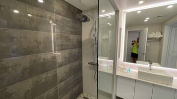 Apartment, Ocean View | Bilik Mandi