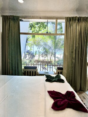 1 bedroom, WiFi, bed sheets - Secret Garden - Premium Hut #4 (Agonda)
