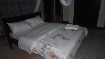 1 habitación, escritorio, wifi y ropa de cama