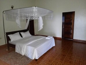 1 habitación, escritorio, wifi y ropa de cama