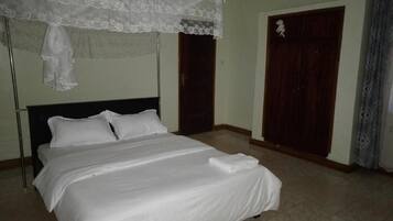 1 bedroom, desk, WiFi, bed sheets