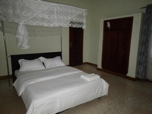 1 habitación, escritorio, wifi y ropa de cama