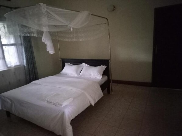 1 habitación, escritorio, wifi y ropa de cama 