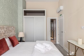 3 bedrooms, iron/ironing board, free WiFi, bed sheets