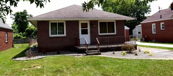 Charming 3 bedroom house in Toledo close to downtown and highway