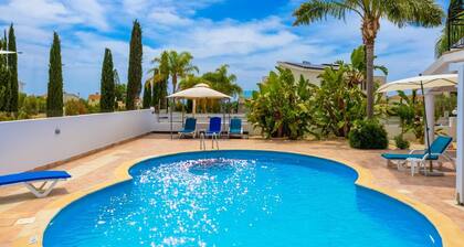 Villa Corallina - Four Bedroom Villa, Sleeps 9